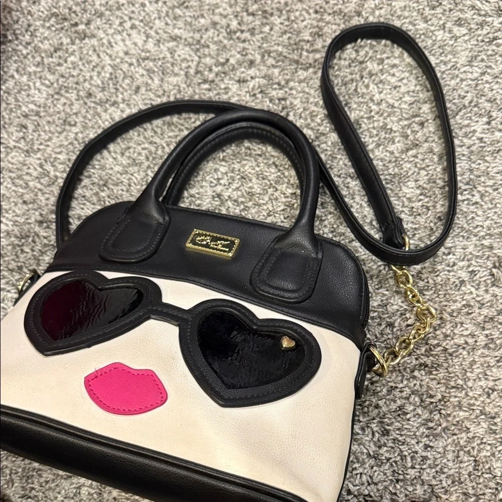 Betsey Johnson Handbag sunglasses lips crossbody bag purse designer chic fashion - Picture 6 of 9